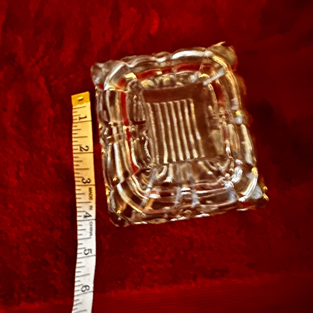 Vintage Vanity Heavy Glass Floral Filigree Footed Trinket Box - Picture 3 of 9